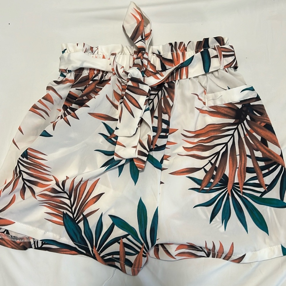 High wasted pattern shorts